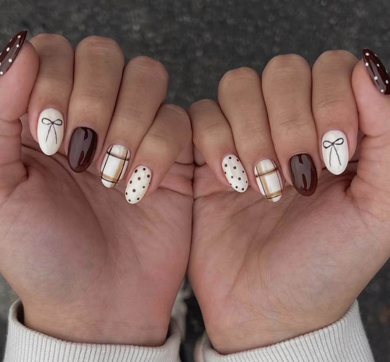 Polka Dot Bow Medium Oval Fake Nails